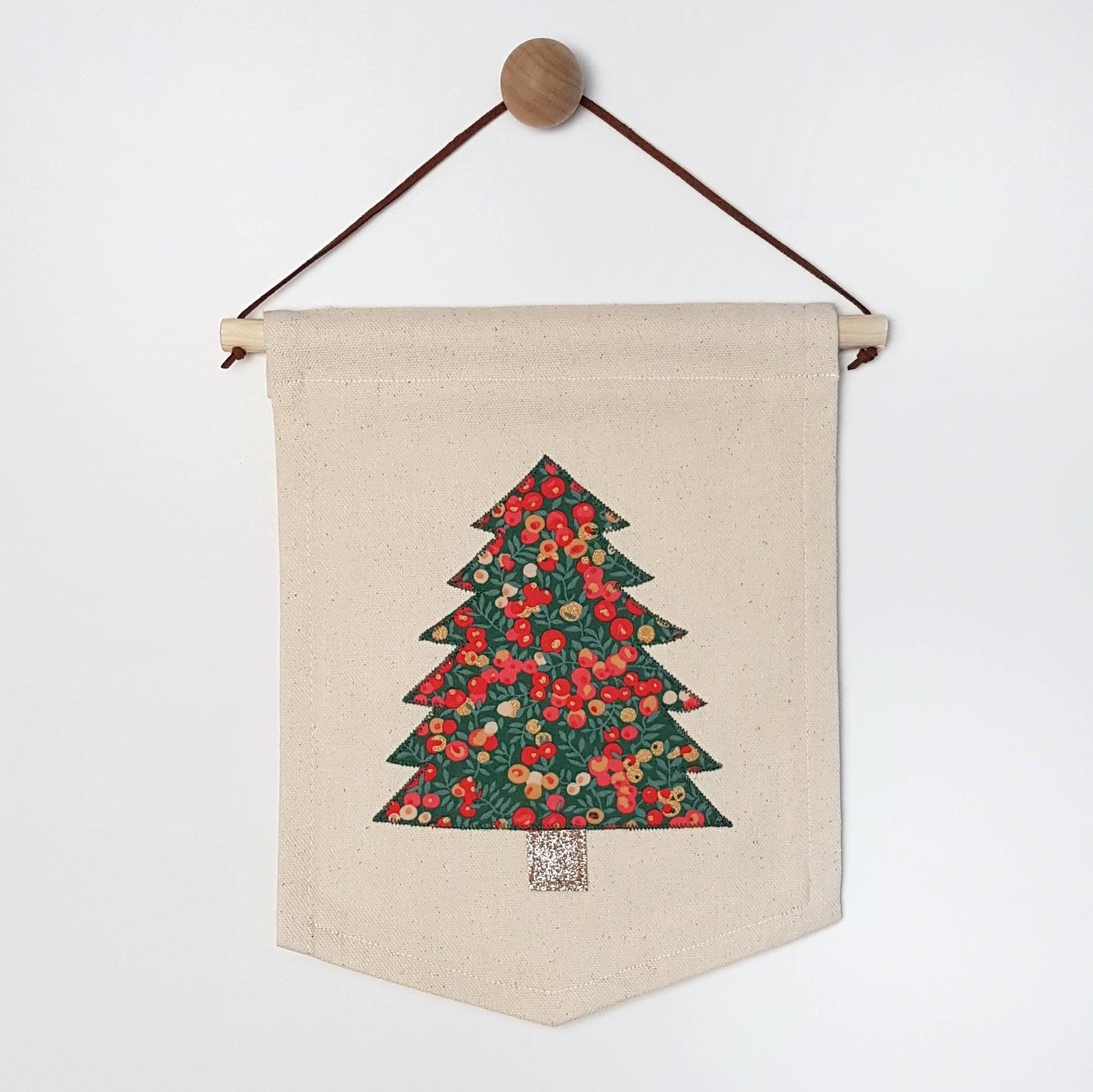 Decorate your own mini Christmas tree banner