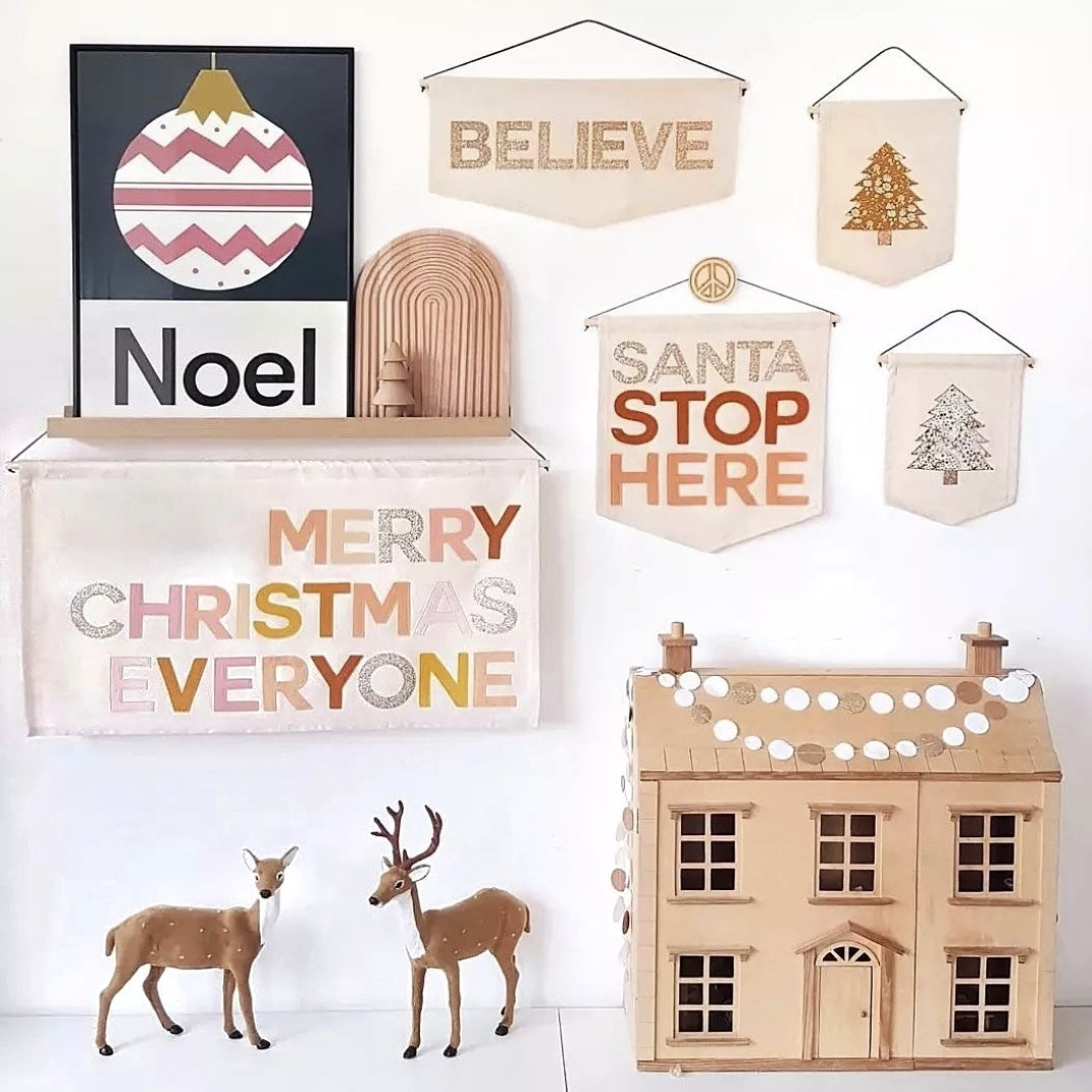 Merry Christmas Everyone banner, wall hanging in a choice of 2 colourways.