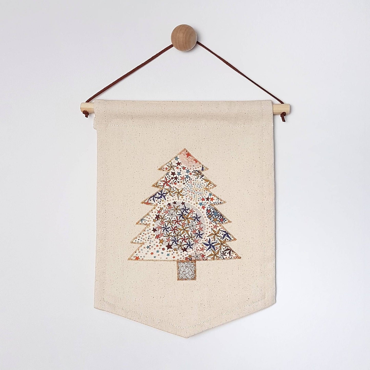 Decorate your own mini Christmas tree banner